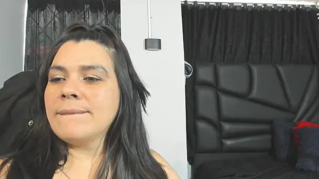 martina foxy  online show from February 3, 2025, 9:18 pm