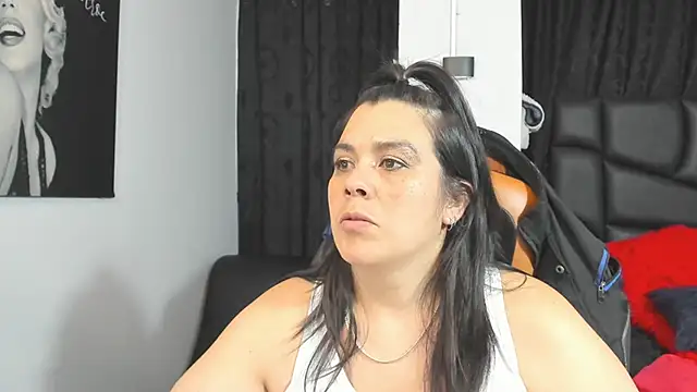 martina foxy  online show from February 4, 2025, 11:49 am