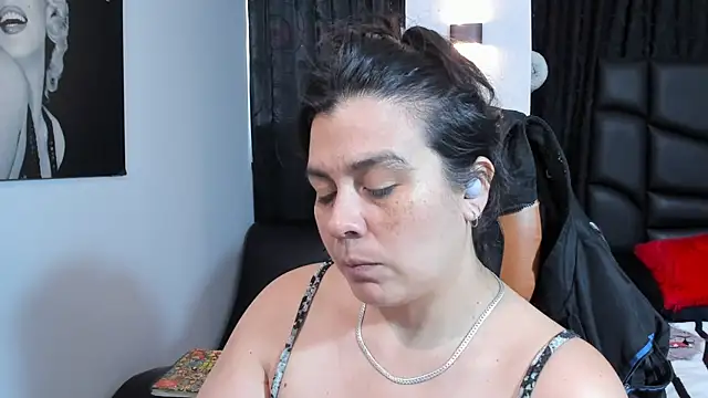 martina foxy  online show from February 4, 2025, 9:31 pm