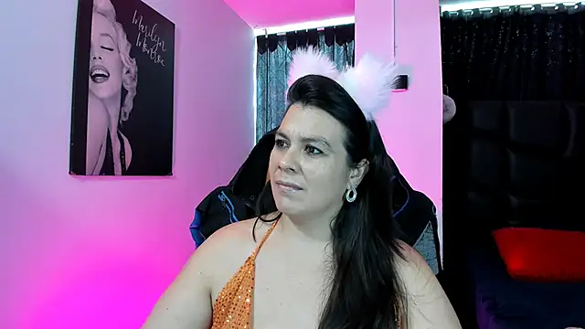 martina foxy  online show from February 5, 2025, 2:26 pm