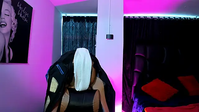 martina foxy  online show from February 10, 2025, 5:30 pm