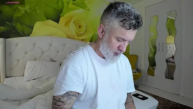 BlowMyXXL online show from April 2, 2026, 5:38 am