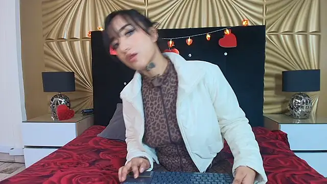 emmily keller19 online show from February 5, 2026, 1:16 pm