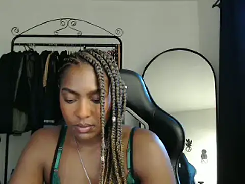 marisilva br online show from February 25, 2025, 9:02 pm