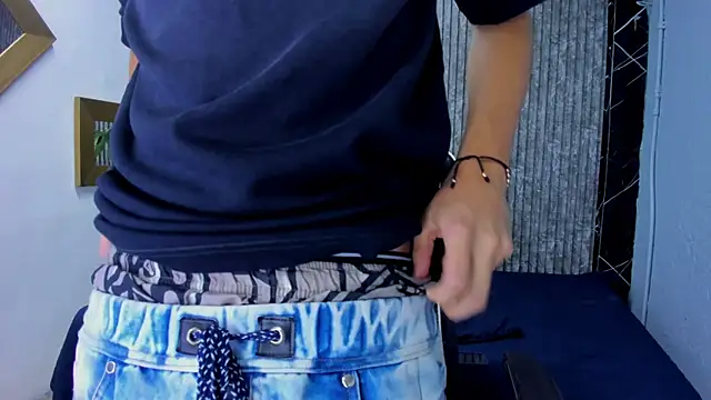 Mike 0233  online show from November 13, 2025, 5:28 am