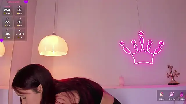 violeth hill online show from October 7, 2025, 8:06 pm