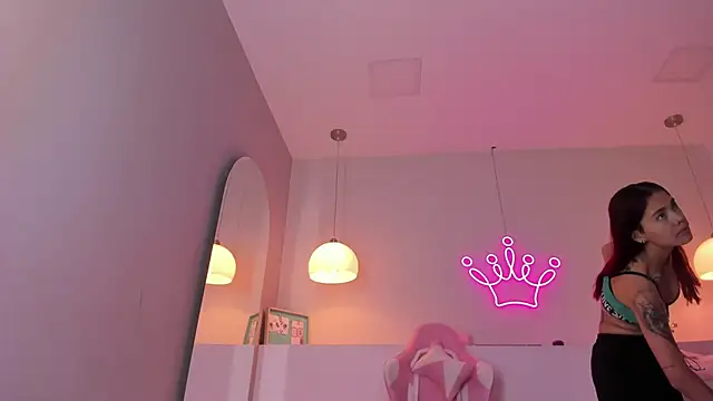 violeth hill online show from December 14, 2025, 6:34 pm