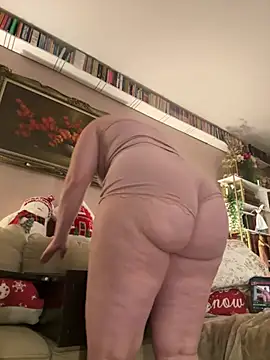 Snapshot of GingerSnap33 chatting on December 15, 2024, 3:24 am GingerSnap33 online show from December 15, 2024, 3:24 am