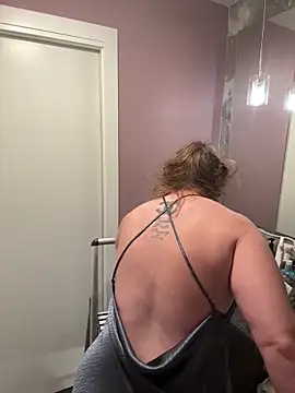 Snapshot of GingerSnap33 chatting on December 15, 2024, 6:04 pm GingerSnap33 online show from December 15, 2024, 6:04 pm