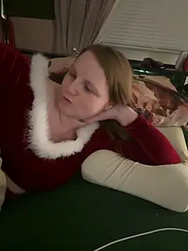 Snapshot of GingerSnap33 chatting on December 19, 2024, 3:29 am GingerSnap33 online show from December 19, 2024, 3:29 am