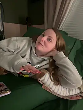 Snapshot of GingerSnap33 chatting on January 25, 2025, 3:40 am GingerSnap33 online show from January 25, 2025, 3:40 am