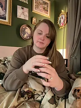 Snapshot of GingerSnap33 chatting on March 2, 2025, 12:42 am GingerSnap33 online show from March 2, 2025, 12:42 am