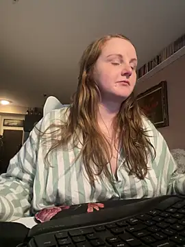 Snapshot of GingerSnap33 chatting on March 9, 2025, 12:21 am GingerSnap33 online show from March 9, 2025, 12:21 am