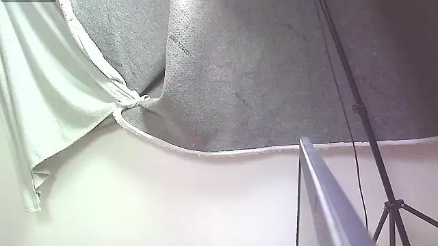 carolinesampaio online show from March 7, 2025, 5:06 pm