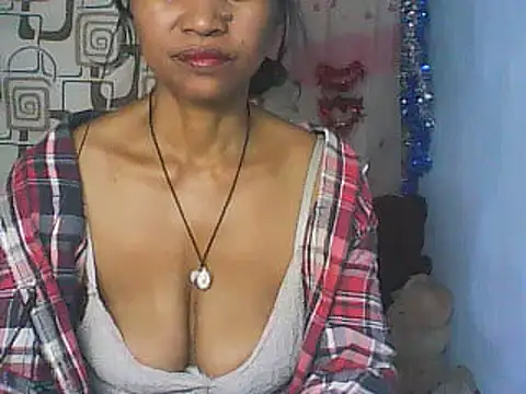 Snapshot of nene_belle chatting on April 5, 2026, 7:49 am nene belle online show from April 5, 2026, 7:49 am