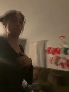 starrynikki online show from December 23, 2024, 4:12 am