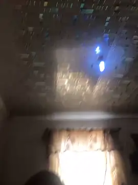 Snapshot of MixedItem chatting on October 28, 2025, 6:43 pm MixedItem online show from October 28, 2025, 6:43 pm