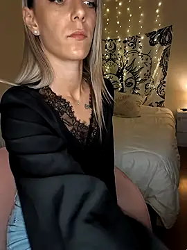 Nikiita-28 online show from September 24, 2025, 2:09 pm