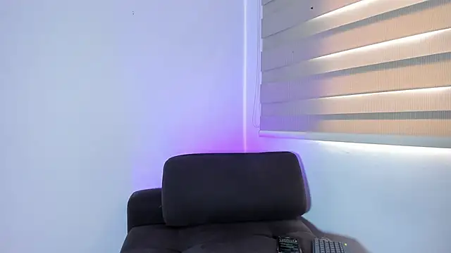 thaliacollins online show from December 3, 2024, 1:54 pm