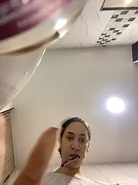 thaliacollins online show from January 17, 2026, 8:23 pm