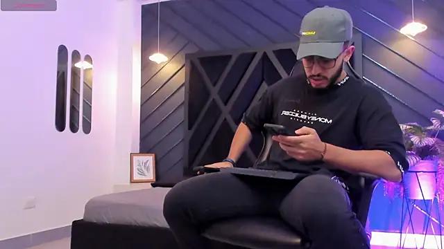 Liam Kleiin online show from October 4, 2025, 11:19 am