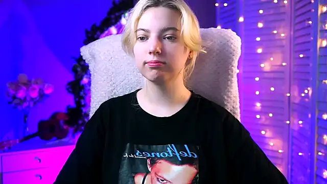 Snapshot of RocKStone_ chatting on January 21, 2025, 4:21 am RocKStone online show from January 21, 2025, 4:21 am