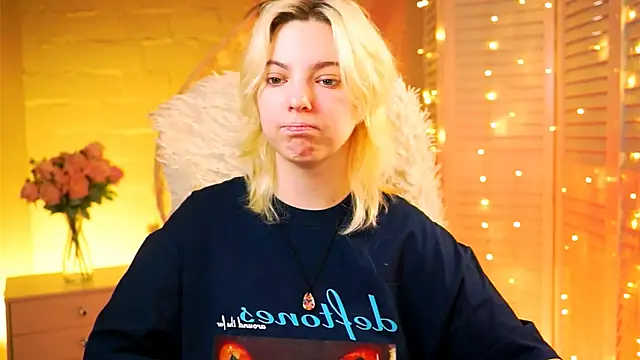 Snapshot of RocKStone_ chatting on February 8, 2025, 8:09 am RocKStone online show from February 8, 2025, 8:09 am