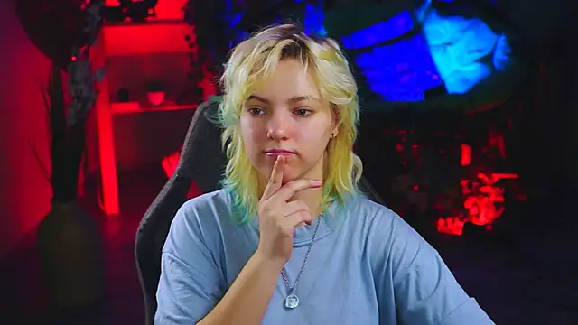 Snapshot of RocKStone_ chatting on February 19, 2025, 4:12 am RocKStone online show from February 19, 2025, 4:12 am