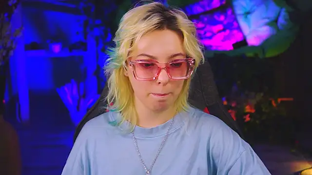 Snapshot of RocKStone_ chatting on February 19, 2025, 7:17 am RocKStone online show from February 19, 2025, 7:17 am