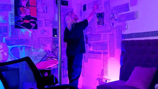 Snapshot of RocKStone_ chatting on March 9, 2025, 10:30 am RocKStone online show from March 9, 2025, 10:30 am