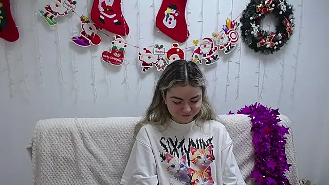 TinaRedly online show from January 3, 2025, 10:51 pm