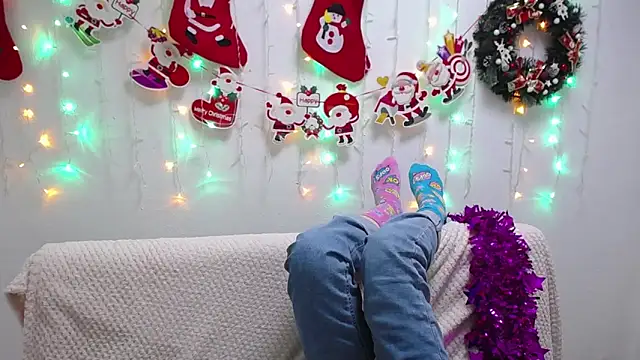 TinaRedly online show from January 4, 2025, 1:52 am