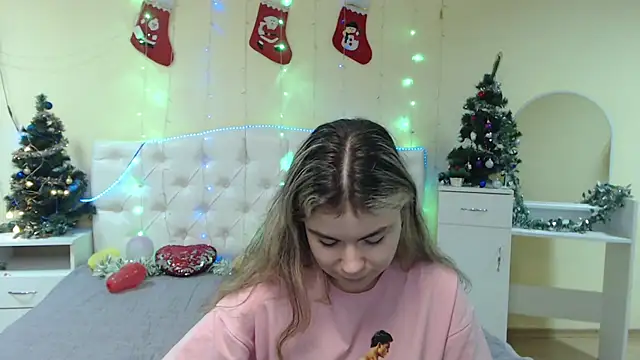 TinaRedly online show from January 14, 2025, 3:53 am