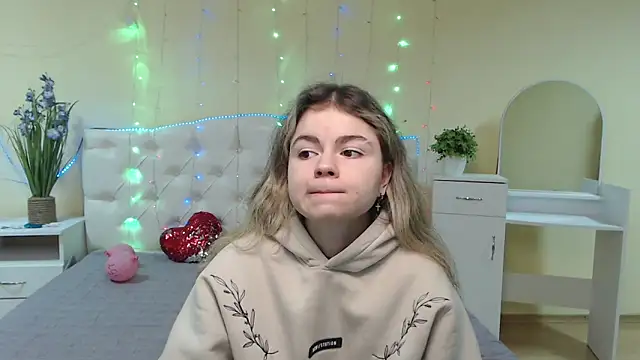 TinaRedly online show from February 2, 2025, 6:37 am