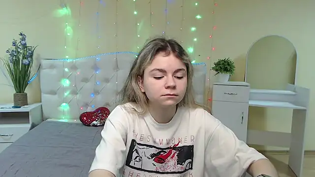 TinaRedly online show from February 2, 2025, 4:54 pm