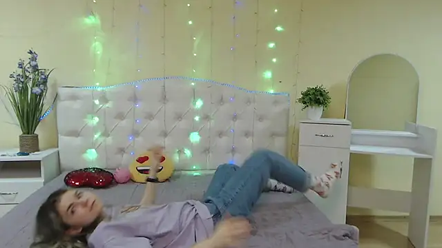 TinaRedly online show from February 5, 2025, 10:30 am