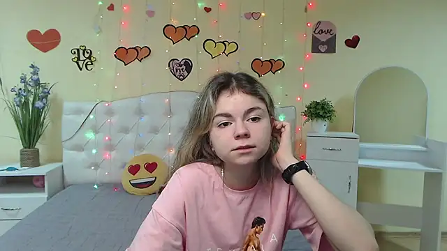 TinaRedly online show from February 16, 2025, 1:14 am