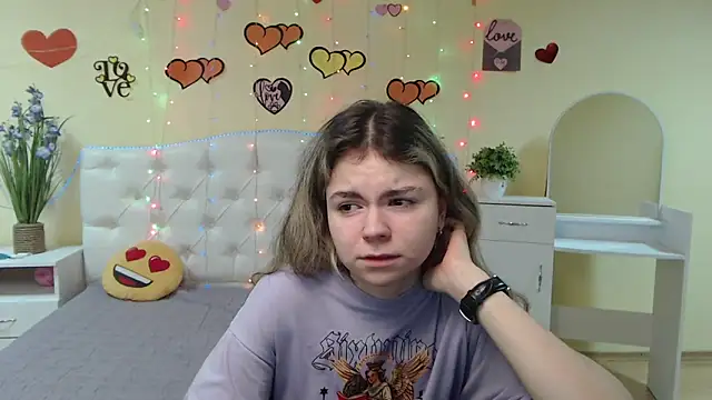 TinaRedly online show from February 16, 2025, 10:10 pm