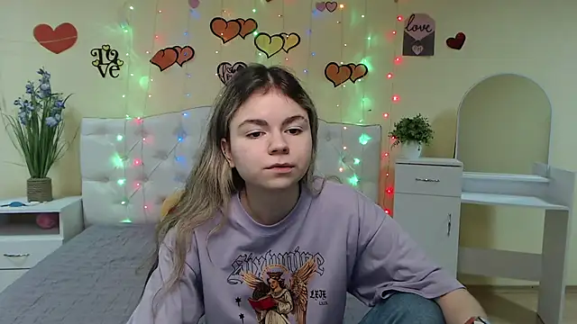 TinaRedly online show from March 3, 2025, 9:26 pm