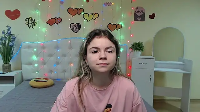 TinaRedly online show from March 8, 2025, 9:39 am