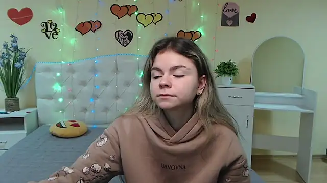 TinaRedly online show from March 11, 2025, 6:32 am