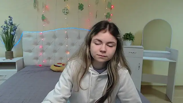 TinaRedly online show from March 22, 2025, 6:03 pm