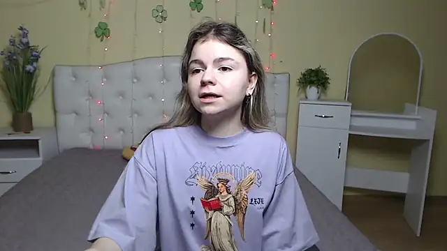 TinaRedly online show from March 23, 2025, 3:54 am