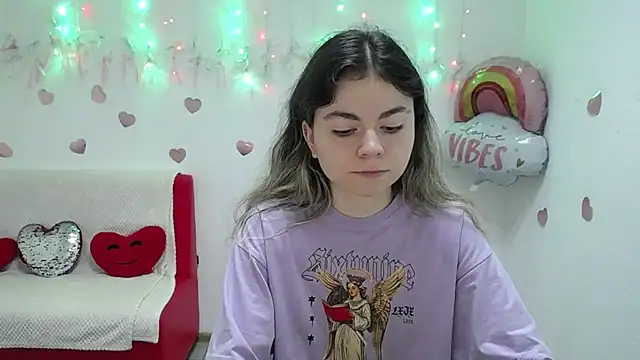 TinaRedly online show from September 22, 2025, 5:37 pm