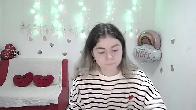 TinaRedly online show from October 6, 2025, 5:54 pm