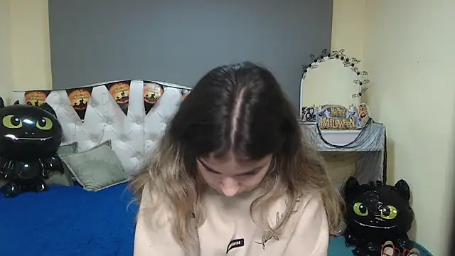 TinaRedly online show from October 26, 2025, 6:08 am