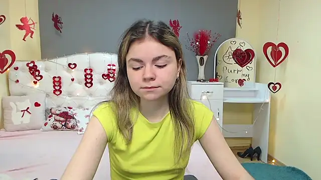 TinaRedly online show from February 10, 2026, 7:40 pm