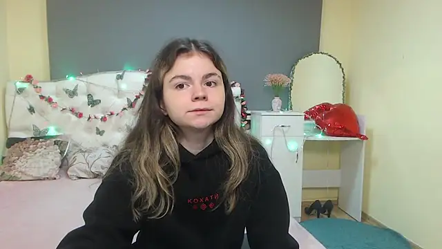 TinaRedly online show from April 19, 2026, 5:23 pm