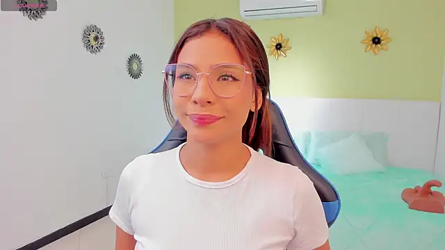 Snapshot of amira_cute2 chatting on January 31, 2025, 9:37 am amira cute2 online show from January 31, 2025, 9:37 am