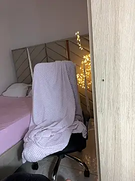 kellya  online show from April 3, 2026, 10:19 pm